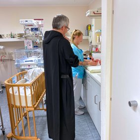 Besuch der Geburtshilfestation in Straubing (Klinikum St. Elisabet Straubing/Heike Korber)