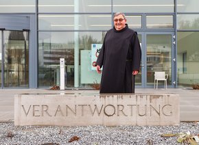 Frater Richard Binder und der Ordenswert VERANTWORTUNG (Barmherzige Brüder Krankenhaus St. Barbara Schwandorf, /Michael Vogl )