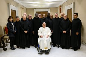 Gruppenfoto der Barmherzigen Brüder mit Papst Franziskus am 11. Januar 2025 (Pressebüro Vatikan )