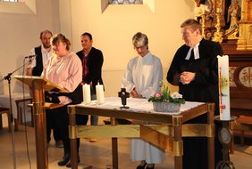 Andacht in der Klosterkapelle (Stiftung Attl/Michael Wagner)