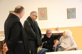 Gelassenheit im Alter, mit Bewohnerin (Alten- und Pflegeheim St. Augustin, Neuburg/Andrea Haninger)