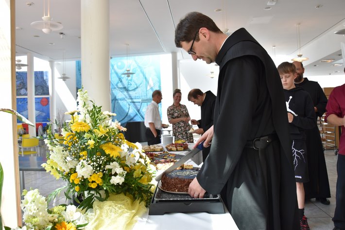 Anschneiden der Torte