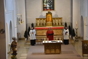 Der Regensburger Prior Pater Thomas Väth hielt den Gottesdienst. (Frater Magnus Morhardt)