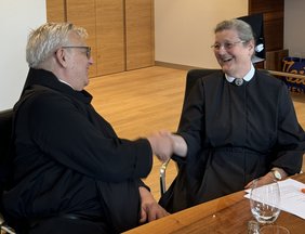 Provinzial Frater Rudolf Knopp und Sr. Irmgard Stallhofer Generaloberin der Schwesternschaft der Krankenfürsorge des Dritten Ordens (Franz Mayr )