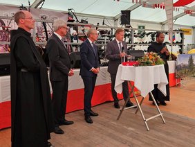 Diskussionsrunde mit Prior Nikolaus Dekan (li) und Provinzial Saji Mullankuzhy (re) (Birgit Probst/Barmherzige Brüder Salzburg)