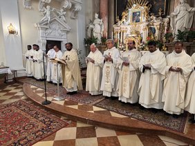 Zelebranten mit Provinzial Pater Saji (am Ambo), der die Festpredigt hielt (Provinzial Frater Rudolf Knopp )