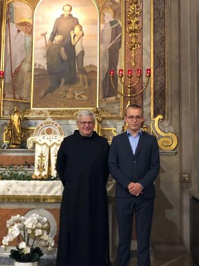 Novize Clemens Schuster mit Provinzial (Archiv Barmherzige Brüder )